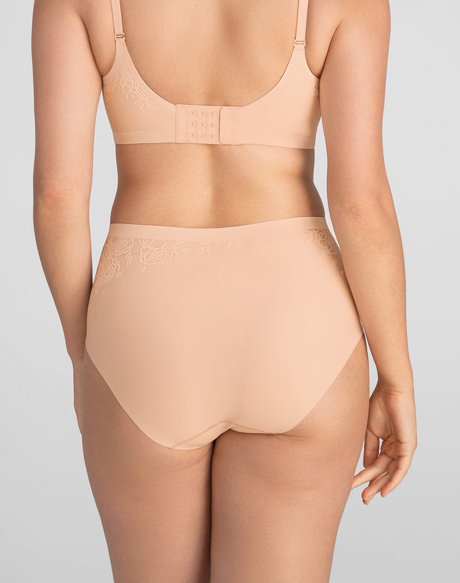 SilhouetteRBrief-Model-Blush-M-Elle-Back.jpg